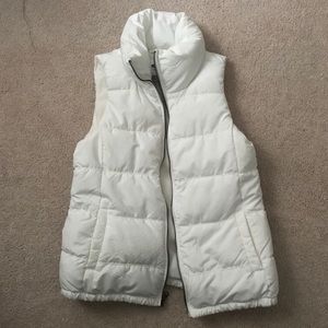 White Old Navy Puffer Vest